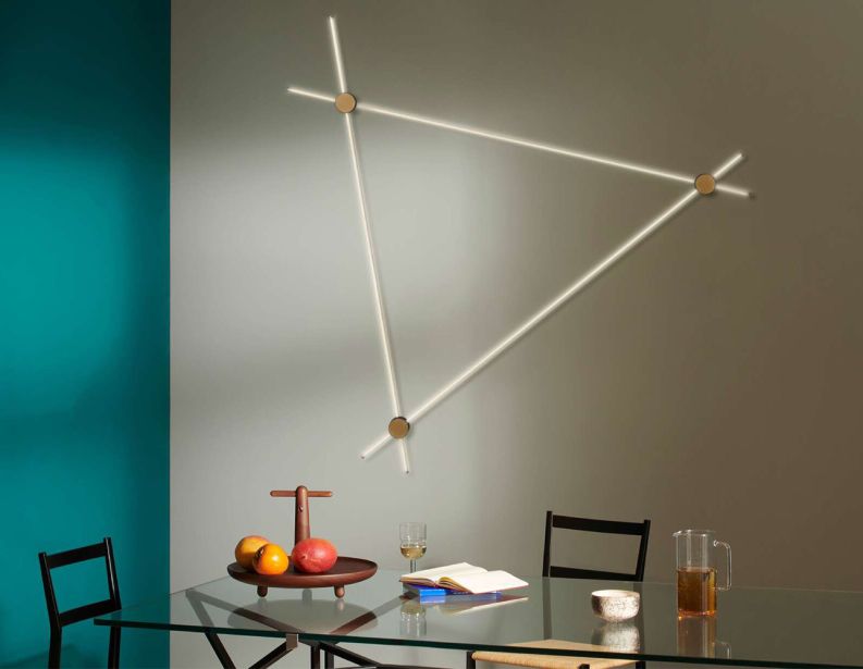 Настенный светильник Eitie Triangle фабрики CASSINA
