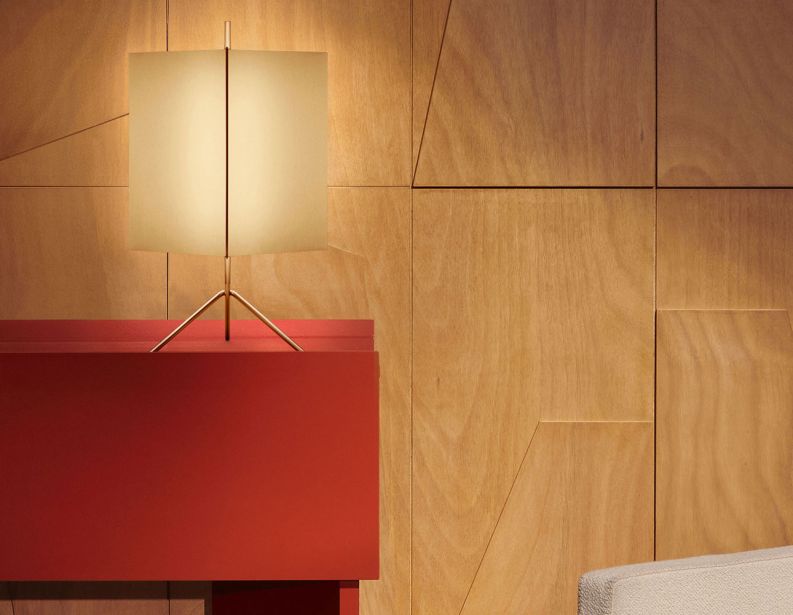 Настольный светильник 3to9 фабрики CASSINA