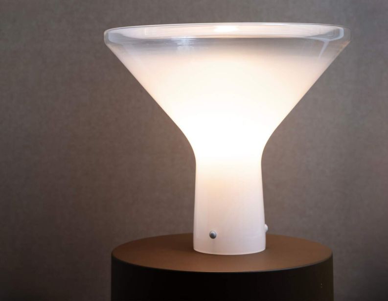 Настольный светильник Accelsa фабрики CASSINA