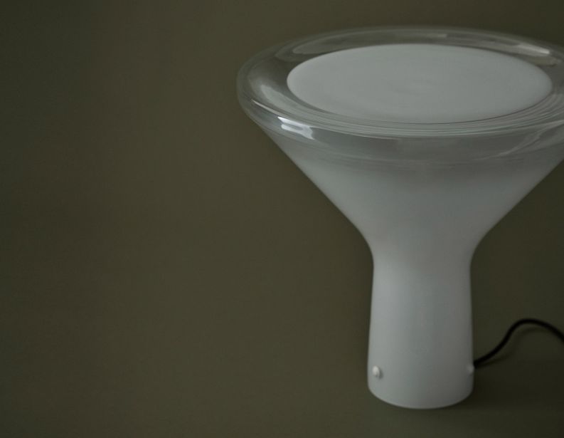 Настольный светильник Accelsa фабрики CASSINA