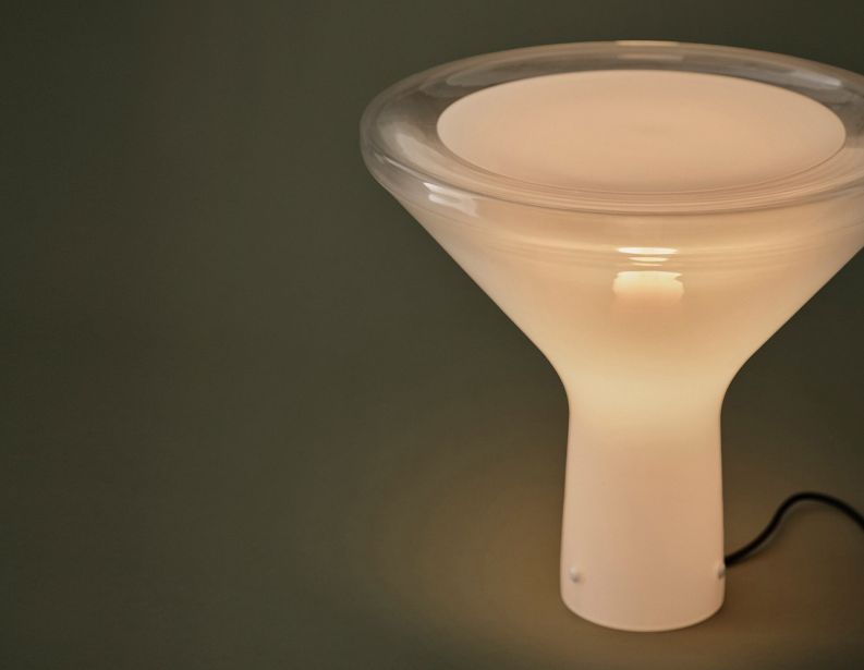 Настольный светильник Accelsa фабрики CASSINA