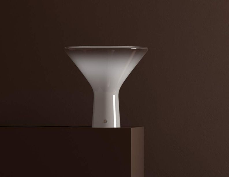 Настольный светильник Accelsa фабрики CASSINA