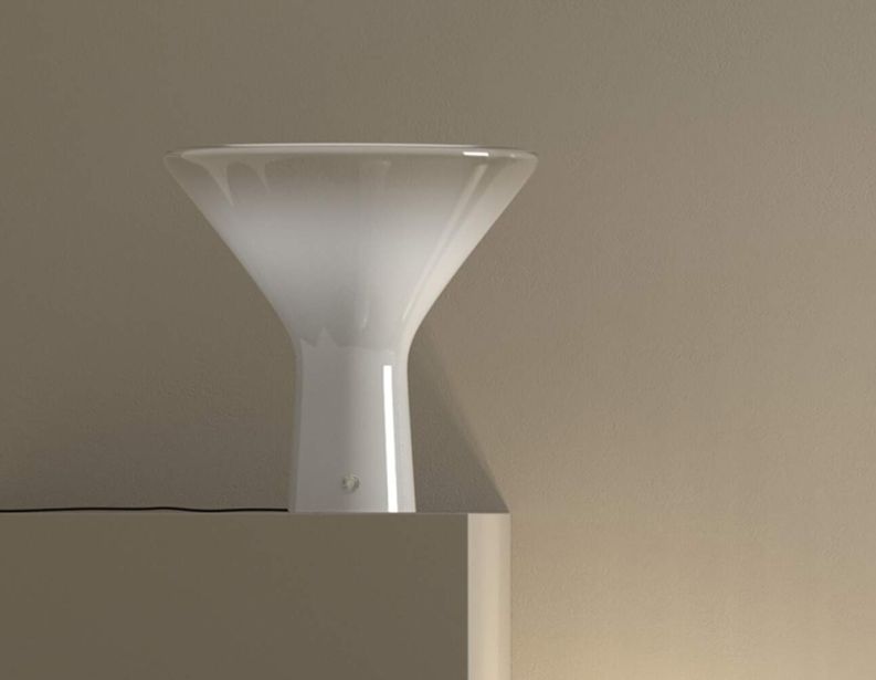 Настольный светильник Accelsa фабрики CASSINA
