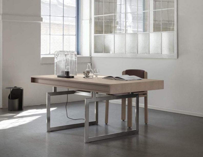Настольный светильник Lari фабрики CASSINA