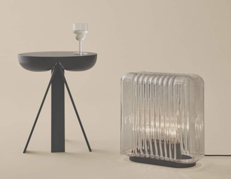 Настольный светильник Lari фабрики CASSINA