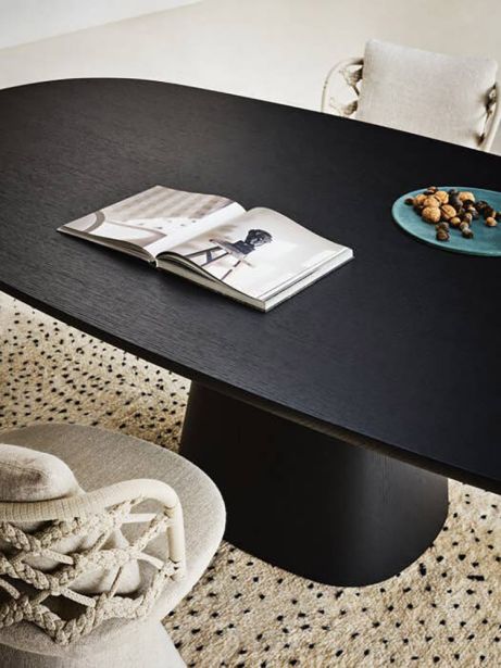 Стол Allure фабрики B&B ITALIA