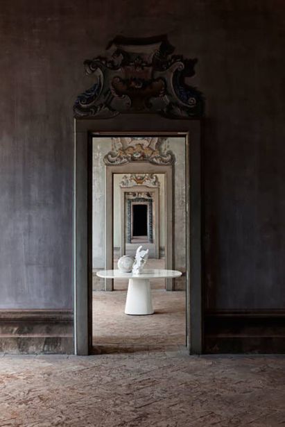 Стол Allure фабрики B&B ITALIA