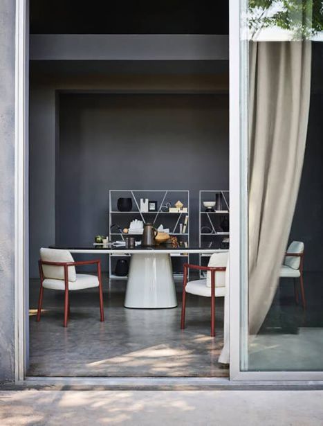 Стол Allure фабрики B&B ITALIA