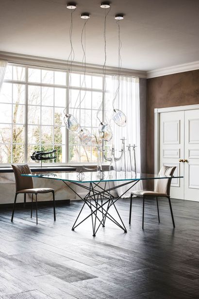 Стол квадратный Gordon фабрики CATTELAN ITALIA