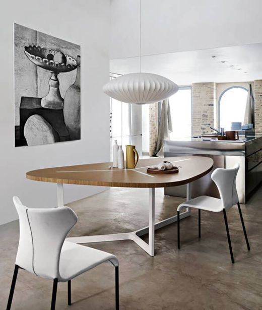 Стол Seven фабрики B&B ITALIA