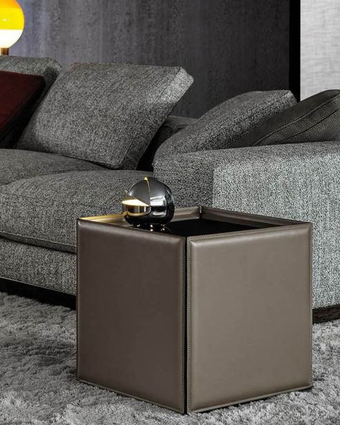 Журнальный (кофейный) столик Side фабрики MINOTTI